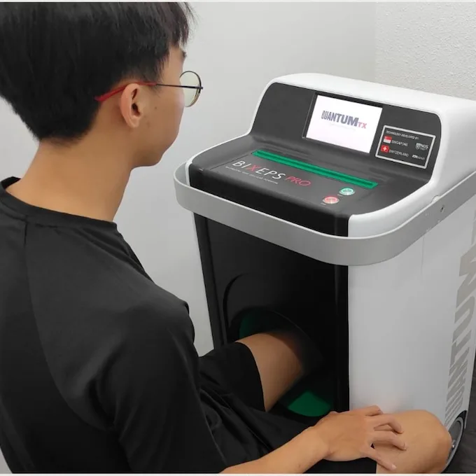 Client experiencing BIXEPS Pro therapy in Singapore for pain relief and faster muscle recovery